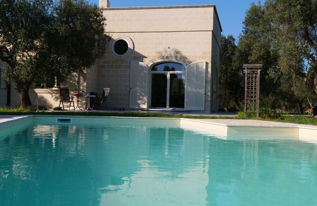 Villa Felline inmitten 12.000 m² Olivenhain und Pool, ruhige Lage.