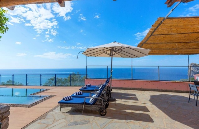 Villa Fenice - Private villa with sea views