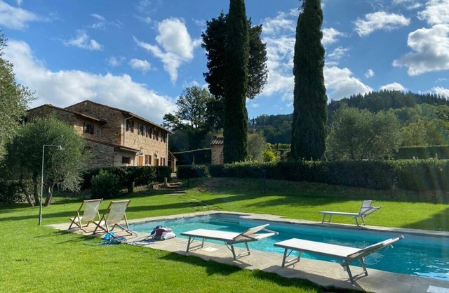 Villa in Cerbaia mit 6 Schlafzimmern 12 Schlafplätzen