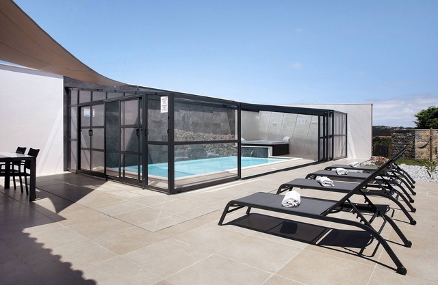Villa 'Flor' mit beheiztem Pool, Whirlpool, Wi-Fi und Klimaanlage