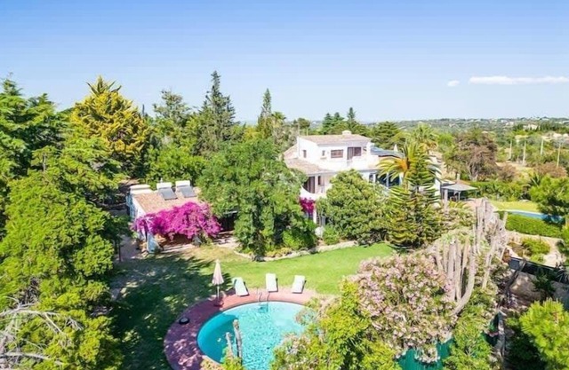 Villa Flores - Close to the Amendoeira Golf Resort!