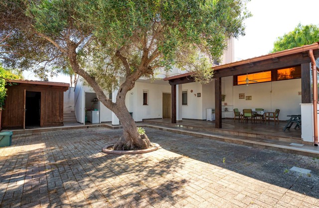 Villa 'Flower House In Carisciola' mit Meerblick, privater Terrasse und Klimaanlage