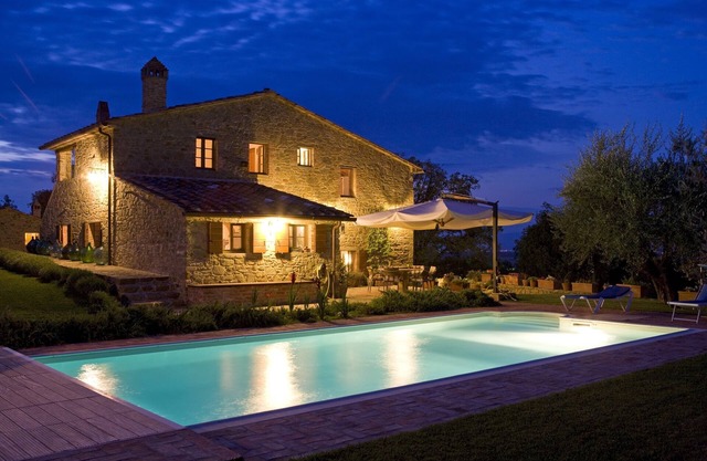 Villa for 10 people with swimming pool in a magnificent Tuscan estate