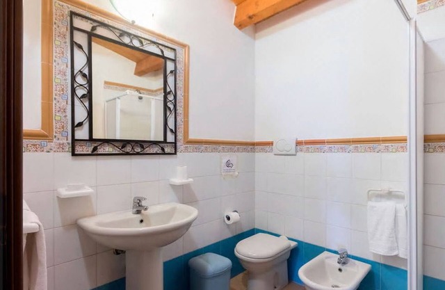 Villa für 8/10 Personen, Meerblick, 4 Schlafzimmer, 2 Bäder, großer privater Garten