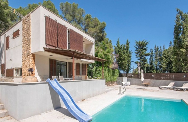 Villa for 8 people with large gardenl Catllar - by feelluxuryholidays