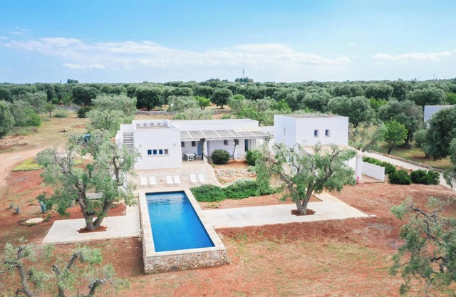 Villa "Fora" in Meeresnähe mit Pool, WLAN, Garten & Terrasse