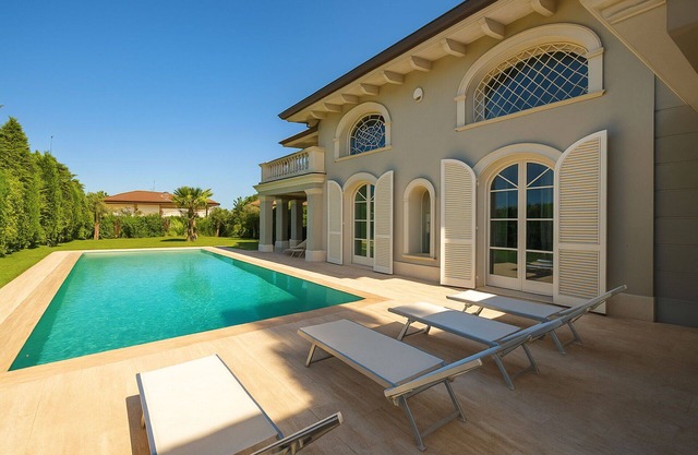 Villa Forte dei Marmi, Pool and Garden