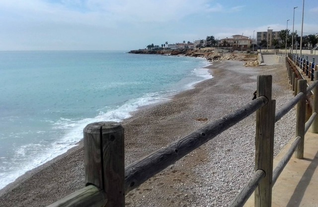 VILLA FRONT SEA 30 M. FROM BEACH 8-9 PERS.