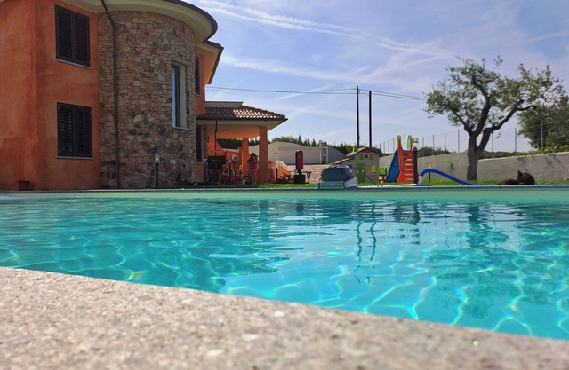 Villa Geneva with swimming pool just a few minutes from the beach