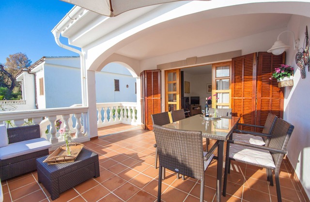 VILLA GERMANOR - Ferienhaus mit Privatgarten und Kostenloss Wifi in Son Serra De Marina