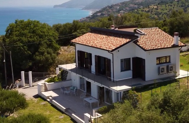 Villa Giardino degli Ulivi, a modern Villa with a premium view in Sicily