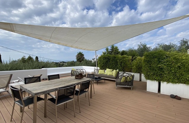 Villa Giardino degli Ulivi within walking distance of the center of Anacapri
