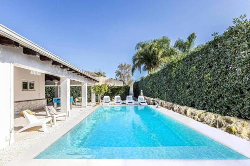 Villa Giloma by Villa Plus