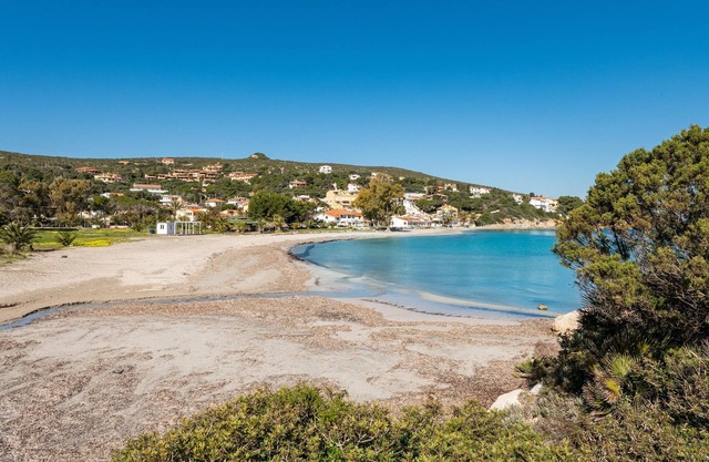 Villa Gina a due passi dal mare mit Bergblick, Garten und Klimaanlage