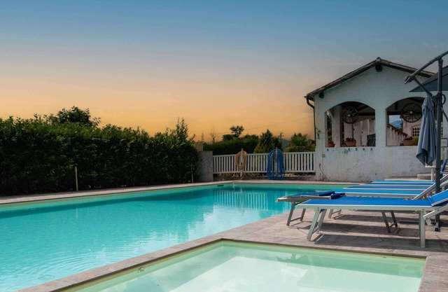 Villa mit großem Pool, 12/14 Personen, zwischen Venedig und den Dolomiten
