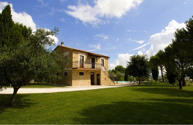 Villa Gioia, umgeben von Olivenbäumen