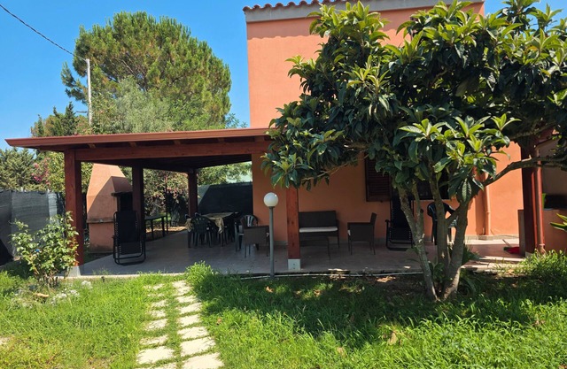Villa "Giulia Grande" in ländlicher Gegend in Meeresnähe mit Bergblick & Garten