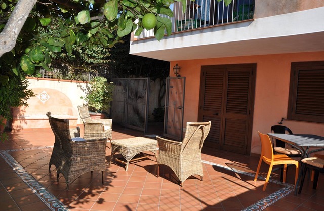 Villa Giusy Open Space-Lodge-Apartment-Gemeinsames Badezimmer-Gartenblick