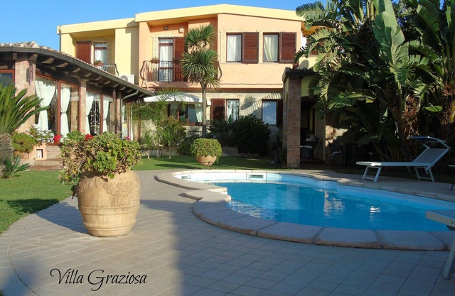 Schöne Villa mit privatem Pool, eine romantische Oase nur wenige Minuten vom Meer entfernt.