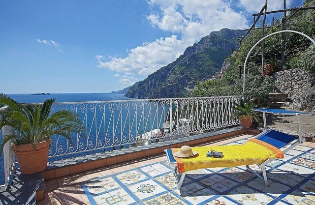 Villa Greta: Ein malerisches Häuschen mit Blick auf die Sonne und das Meer.