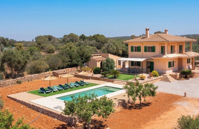 Villa Hort de Can Rafalet mit Bergblick, Pool und WLAN