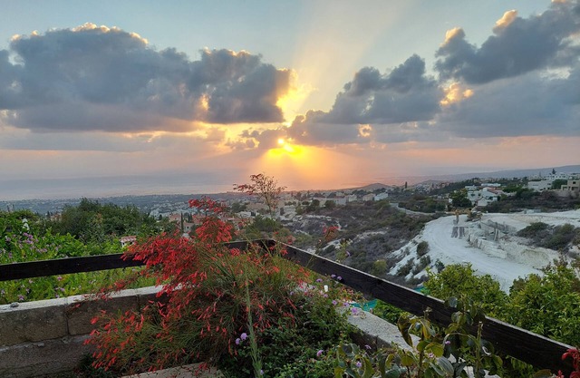 Geräumige Bungalowvilla, spektakulärer Meerblick, Privatsphäre, WIFI Tala Paphos