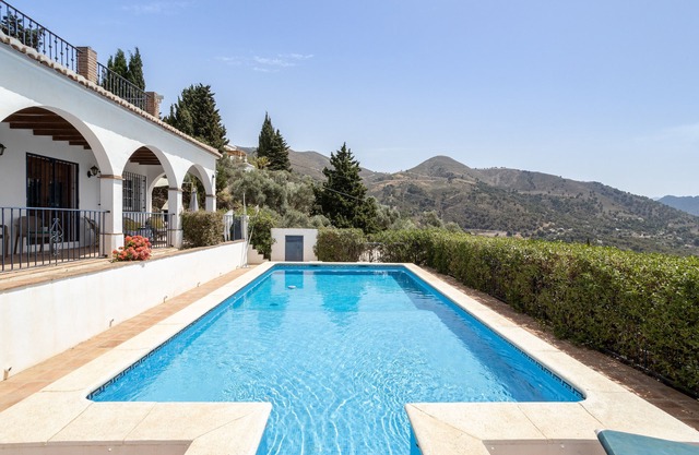 Villa "Hugo" mit Blick auf das Meer und die Berge & WLAN
