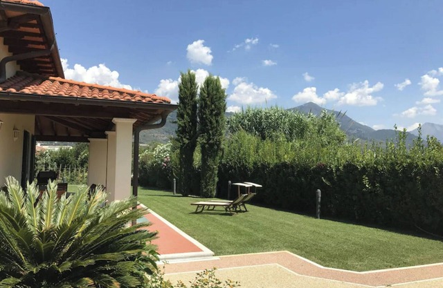Villa Iana - villa with garden located between Pietrasanta & Versilia beaches