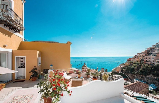 Villa Idra: Eine bezaubernde und leuchtende zweistöckige Villa im Herzen von Positano.