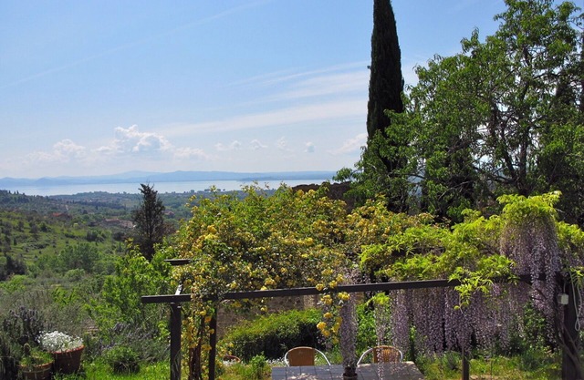 Idylle auf dem Hügel über dem Lago Trasimeno an der Grenze Umbrien-Toskana