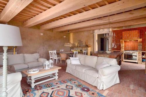 Ferienwohnung in Volterra mit Terrasse, gemeinschaftlichem Pool und Grill