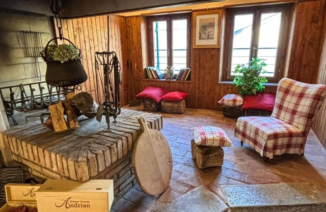 Villa 'Il Cortivo 81' with Lake View, Wi-Fi and Air Conditioning