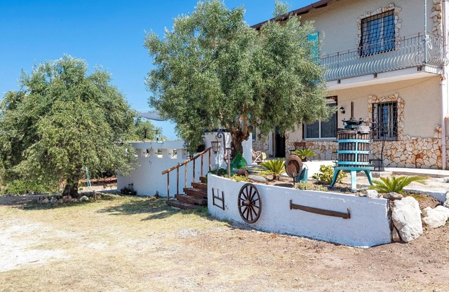 Villa 'Il Giglio Rosa' with Sea View, Private Terrace and Private Garden