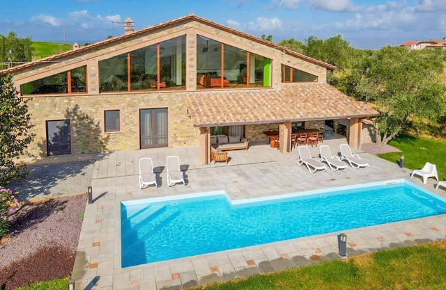 Villa Il Girasole - Sieben Schlafzimmer Villa, Schläft 20