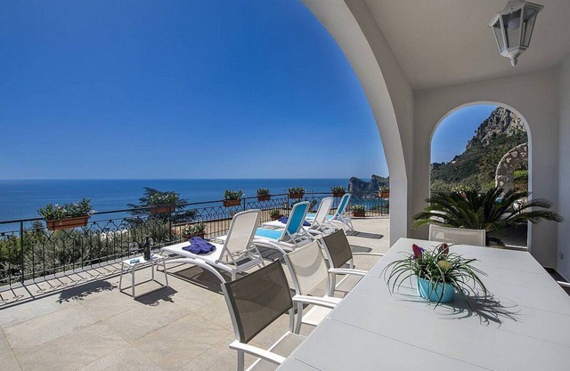 Villa Ilona Piccola: A splendid and luminous two-story independent house which faces the sun and the sea, with Free WI-FI.