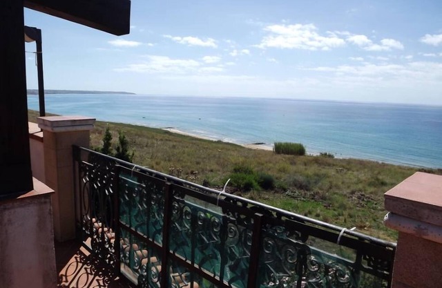 Villa mitten im Grünen mit herrlichem Meerblick in Porto Palo