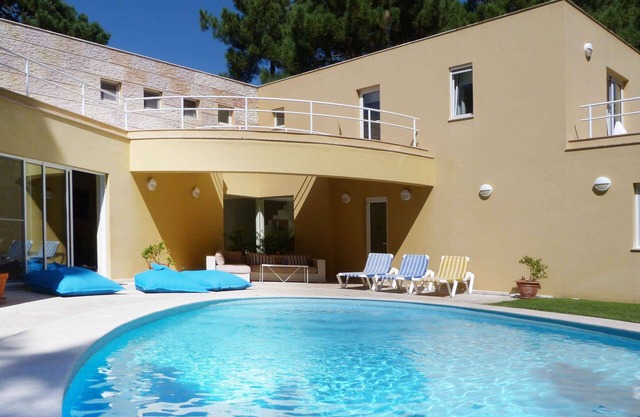 Moderne und glänzende Villa in einem Golfresort in der Nähe von Strand und LISBON
