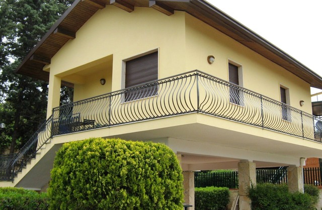 Villa in einer exklusiven Gegend inmitten der Natur und nur wenige Schritte vom Meer entfernt