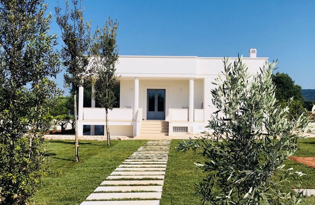 Villa in Apulien mit Meerblick in herrlicher Landschaft