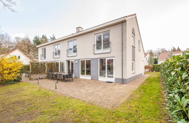 Neu gestaltete Villa im Grünen mit 5 Badezimmern