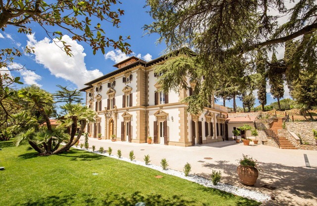 Villa in Campiglia Marittima mit 8 Schlafzimmern 20 Schlafplätzen