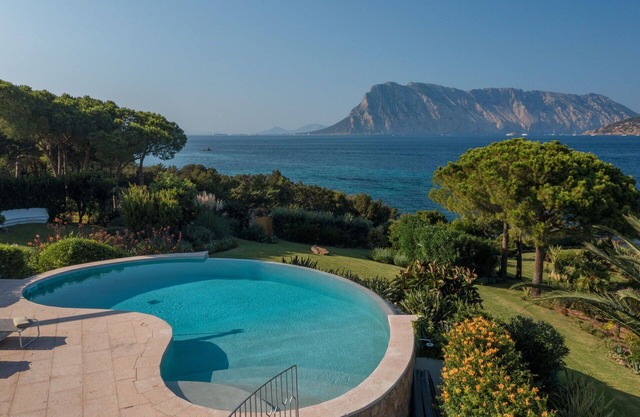 Villa in Capo Coda Cavallo mit 8 Schlafzimmern 16 Schlafplätzen