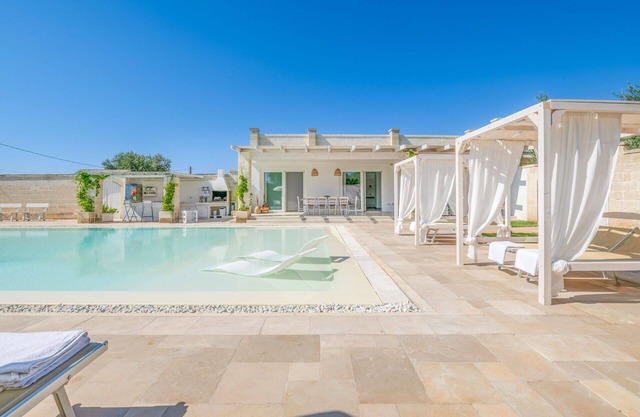 Villa in Carovigno mit 6 Schlafzimmern 12 Schlafplätzen