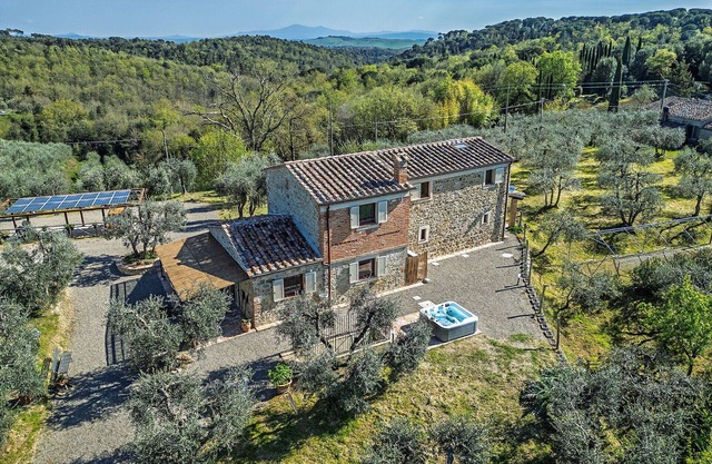 Villa in Castell'in Villa mit 4 Schlafzimmern 8 Schlafplätzen