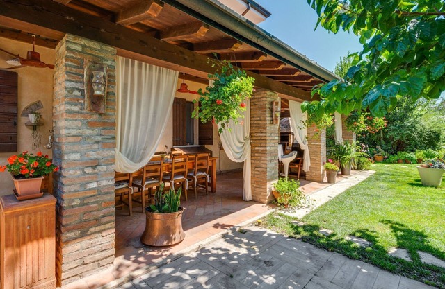 Geräumiges Ferienhaus in Castelbelforte mit Pool