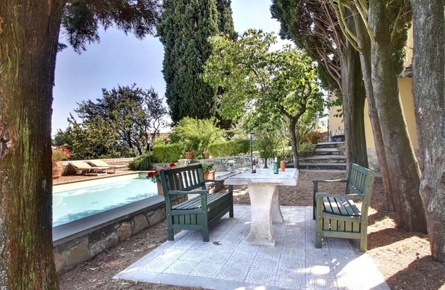 Villa in Chianti with private swimming pool and garden