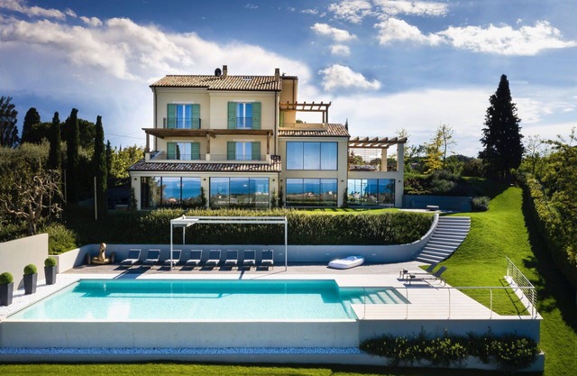 Villa in Civitanova Alta mit 6 Schlafzimmern 12 Schlafplätzen