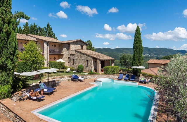 Opulentes Ferienhaus in Collazzone mit Swimmingpool