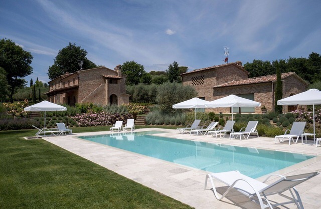 Villa in Foiano Della Chiana mit 6 Schlafzimmern 14 Schlafplätzen