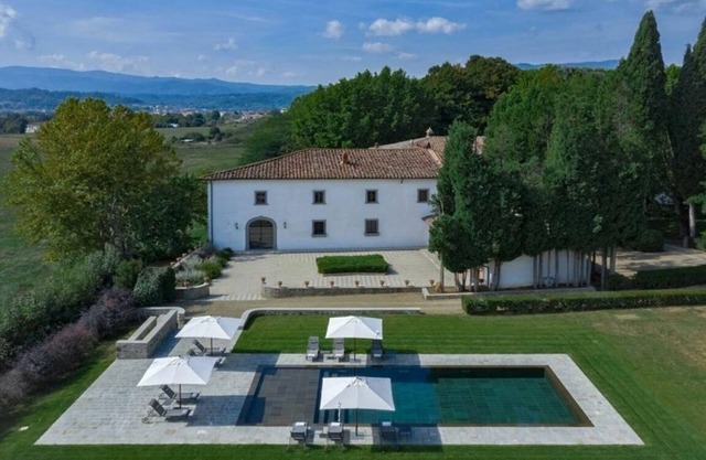 Villa in Florenz mit 9 Schlafzimmern 18 Schlafplätzen